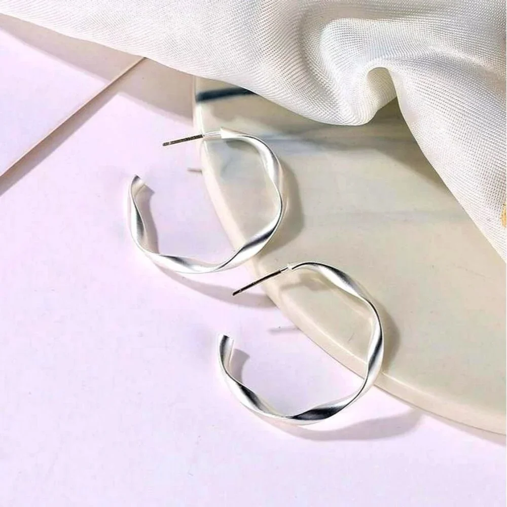 Emma Ellison Delicate Twist Hoop Minimalistic Earrings Silver Gift Packaged